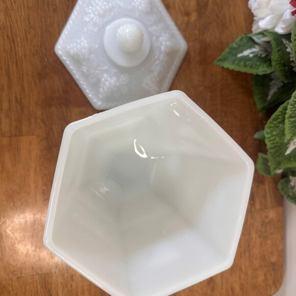 Anchor Hocking Fire King Milk Glass Grape Cookie‎ Jar Vintage Lidded Canister - Picture 6 of 8